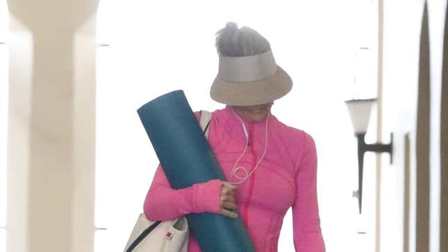 Image for article titled Aunt Becky's Very Bad, No Good Year in Crime Hats