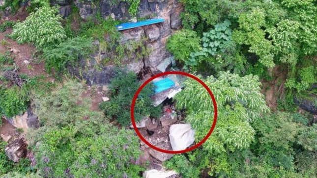 Imagen para el artículo titulado Un dron encuentra a un fugitivo que llevaba 17 años escondido en una cueva remota