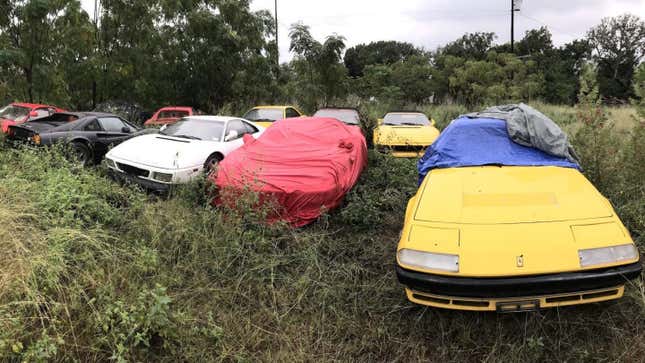 Imagen para el artículo titulado En este campo hay una flota de Ferraris abandonados desde hace una década, y no es un caso único