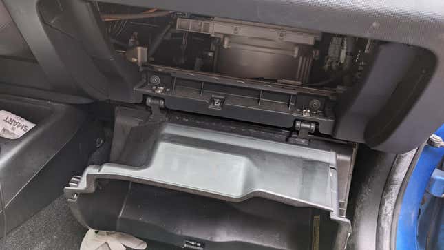 Image for article titled I Finally Changed The Cabin Air Filter In My Car And It Was Just The Filthiest Goddamn Thing
