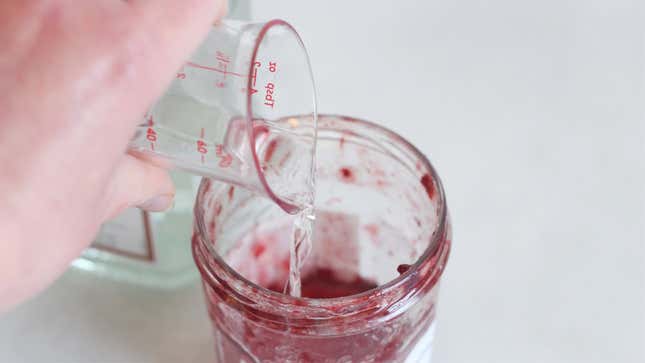 Image for article titled Use an Almost-Empty Jam Jar to Flavor a Cocktail
