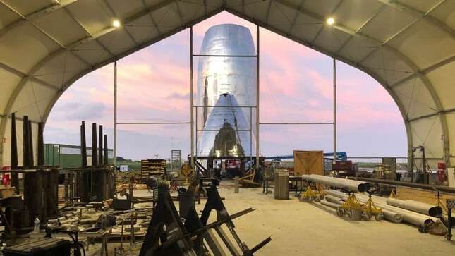 Elon Musk publica dos nuevas fotos del cohete Starship en construcción