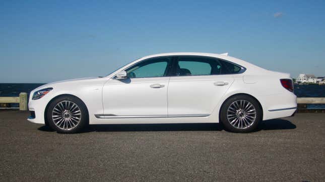 Image for article titled The Kia K900 Is One Fast Grandpa Sedan