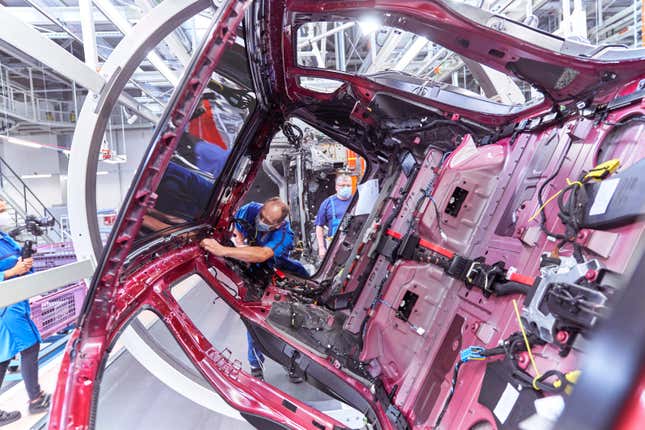 Image for article titled The BMW iX Is A 300-Mile Electric Flagship And A Huge Deal For BMW
