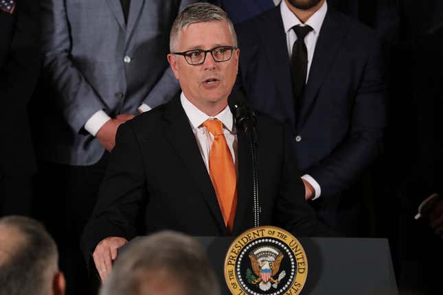 Jeff Luhnow speaks at the White House in 2018, when the team traveled to meet a president who was also exceptionally full of shit. 
