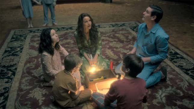A seance from Haunting of Hill House. 