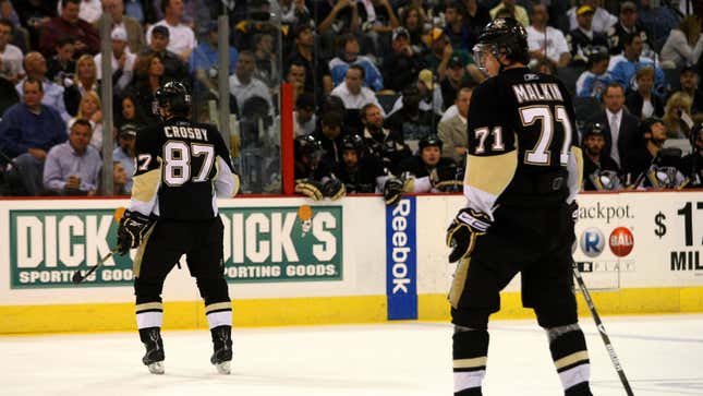Sidney Crosby and Evgeni Malkin have reportedly been encouraging Penguins players to get into camp.