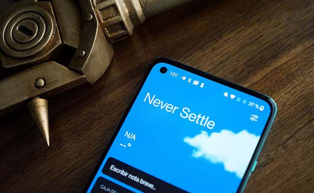 Imagen para el artículo titulado El OnePlus 8T tiene todo lo bueno del OnePlus 8 Pro a un precio mucho más reducido