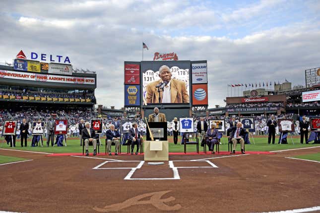 Image for article titled The life of Hank Aaron in photos