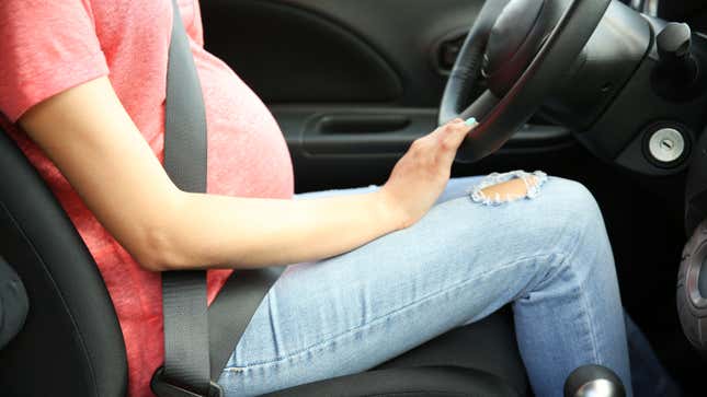 形象篇题为如何安全地在怀孕期间穿安全带