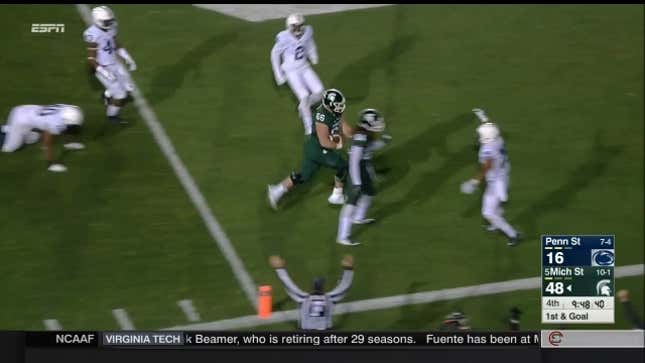 Senior Offensive Lineman Takes Carry, Uses Stiff-Arm, Scores Touchdown