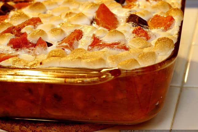 Image for article titled How to Cook Thanksgiving Dinner in Your Microwave