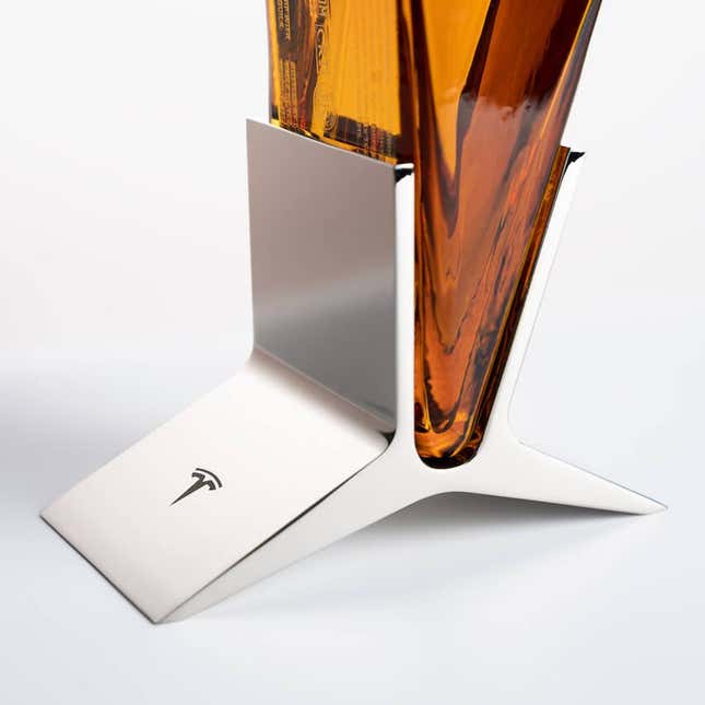 Imagen para el artículo titulado Tesla comienza a vender tequila premium y acaba con el stock en horas