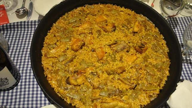 Image for article titled Valencia holds (and shares) the secret to perfect paella