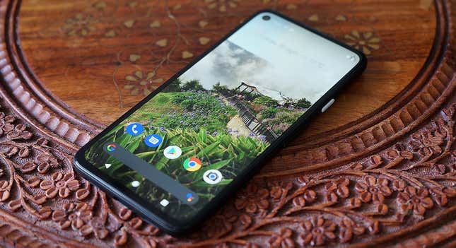 Imagen para el artículo titulado El Google Pixel 4a es la proporción áurea de los móviles Android a un precio muy razonable