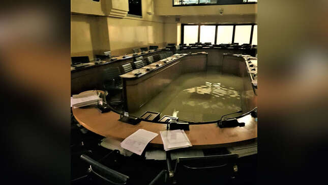 Imagen para el artículo titulado Se inunda la sede de gobierno de Venecia minutos después de rechazar medidas contra el cambio climático