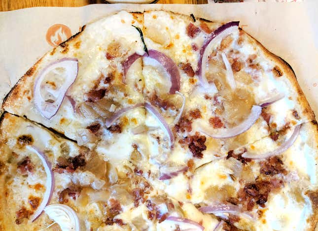 Image for article titled A pizzaiolo explains his 4 rules of pizza toppings