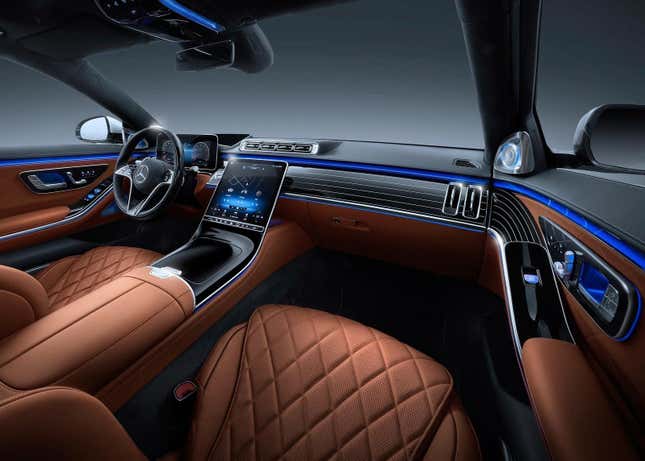 Image for article titled This 2021 Mercedes-Benz S-Class's Back Wheel Is Not Broken