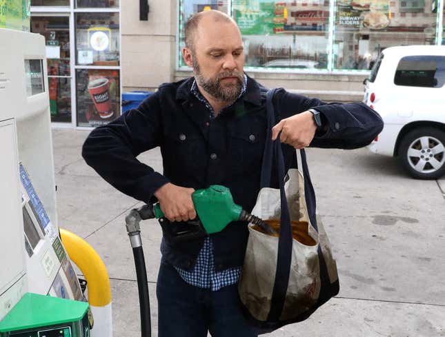 Image for article titled Man Lowers Carbon Footprint By Bringing Reusable Bags Every Time He Buys Gas