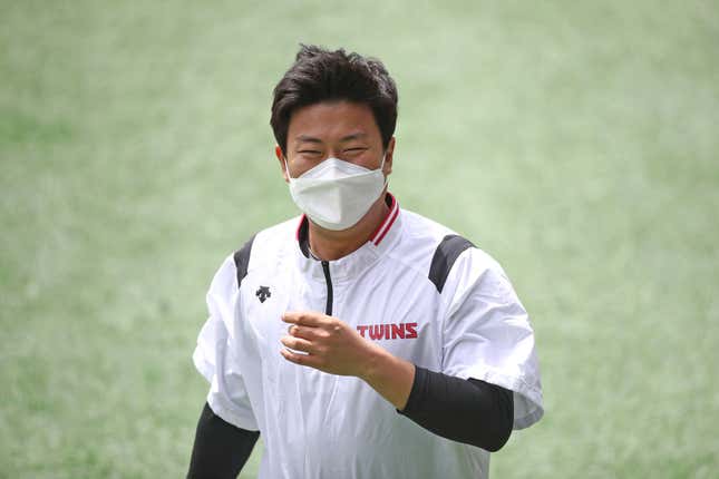 A LG Twins team player practices with a mask on ahead of a preseason game between LG Twins.