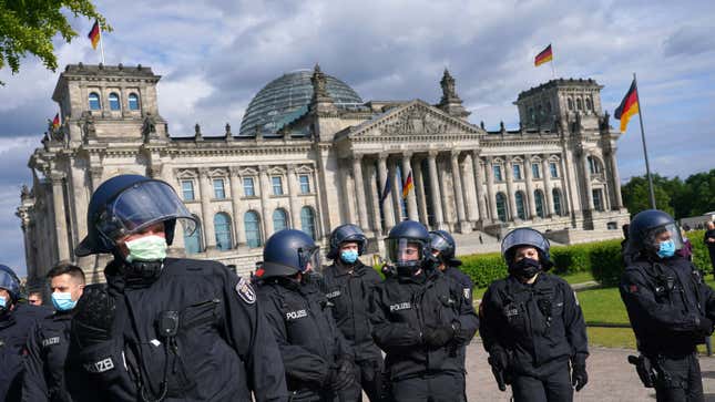 German police photographed outside the Reichstag in Berlin on May 16, 2020. 