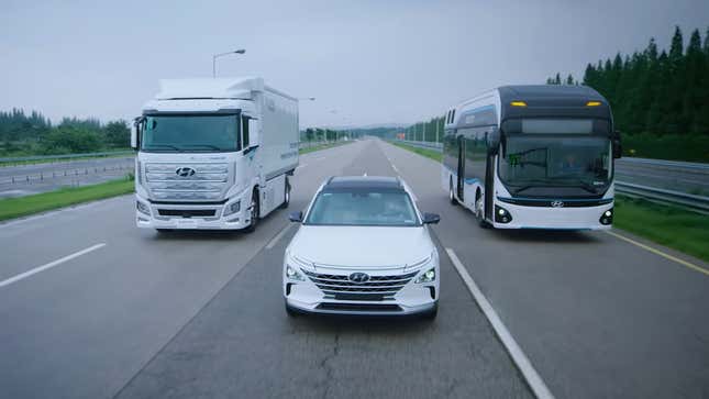 Image for article titled Hydrogen Fuel Cell Vehicles Could Live Up To Their Promise As Commercial And Transit Fleets