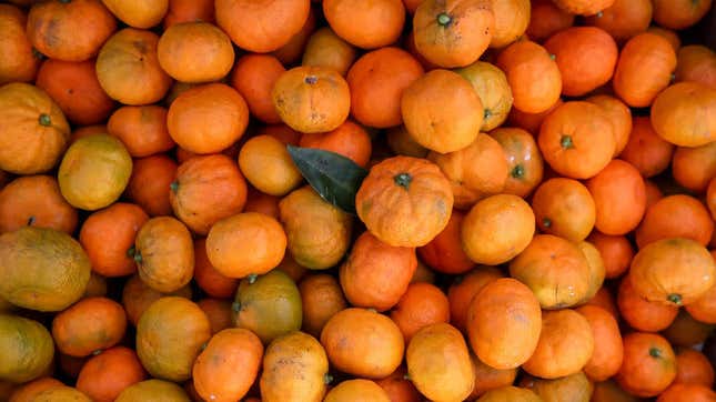 Large pile of oranges