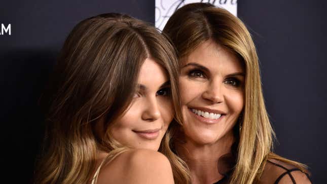 Image for article titled Aunt Becky Really Doesn&#39;t Want Olivia Jade and the Other One to Stand Trial