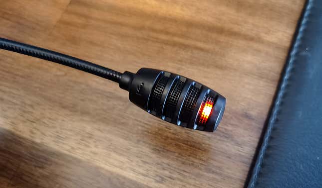 La luz roja indica por dónde hablar.