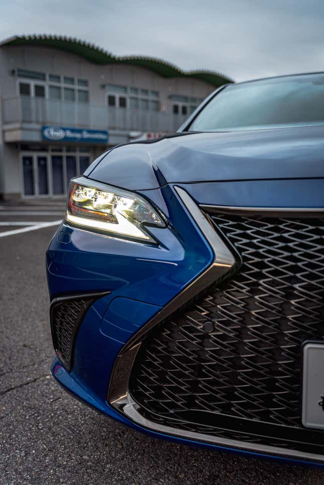 Image for article titled It's Amazing How Quickly The Brain Adapts To The New Digital Mirrors On The Japanese 2020 Lexus ES