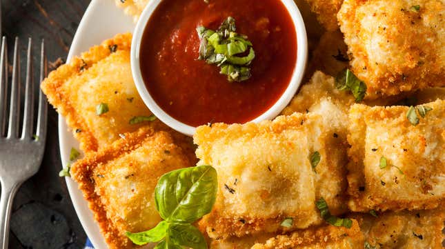 Image for article titled Look out mozzarella sticks, St. Louis-style toasted ravioli is the fried appetizer to beat