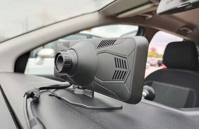 Imagen para el artículo titulado El Lanmodo Vast Pro es una dash cam con visión nocturna y el mejor espejo retrovisor que he usado jamás