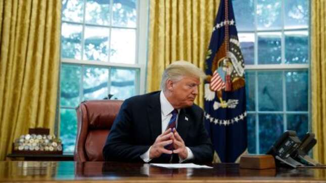 El presidente de Estados Unidos ha firmado una orden ejecutiva que busca modificar una ley que protege a las redes sociales.