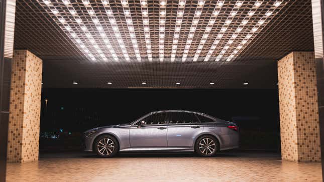 Image for article titled The 2019 Toyota Crown Is the RWD Japanese Luxury Cruiser the Avalon Should’ve Been