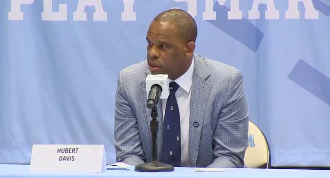 Image for article titled Hubert Davis Was So Close to Having a Forgettable Press Conference