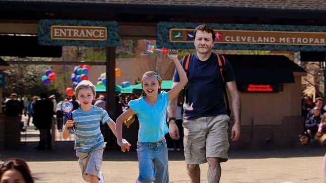 Image for article titled Dad Thought He Could Make It Out Of Zoo Without Buying Kids Light-Up Shit