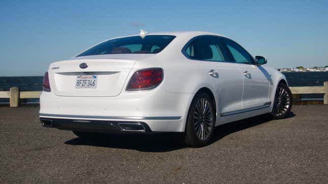 Image for article titled The Kia K900 Is One Fast Grandpa Sedan