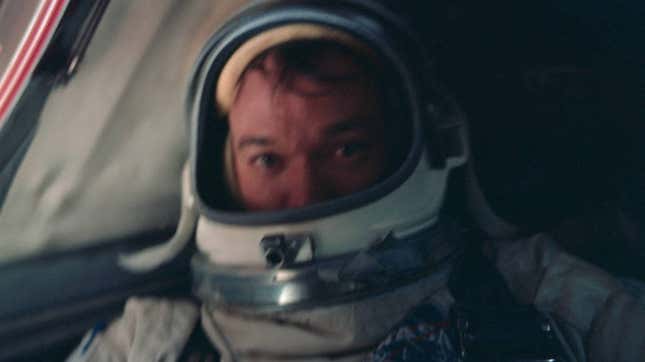 Imagen para el artículo titulado Muere Michael Collins, el astronauta de la misión Apolo 11 que no pisó la Luna