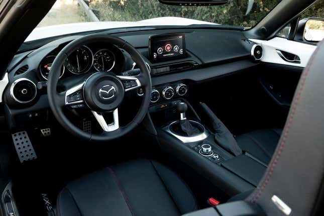 Image for article titled A Majority Of Mazda Miata Buyers Still Want A Manual Transmission