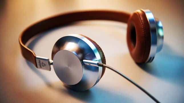 Image for article titled Create a Music Playlist for a Loved One With Dementia