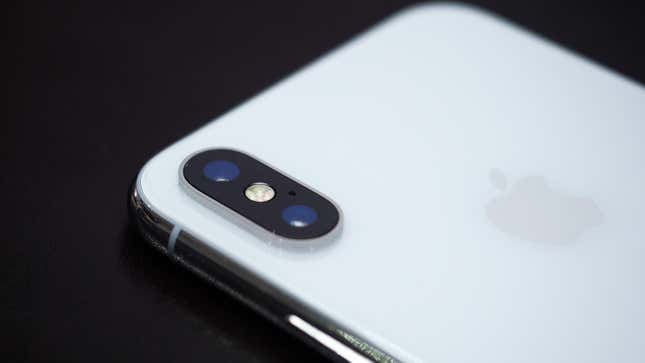 Imagen para el artículo titulado Nuevos detalles sobre el iPhone 11 Pro y la próxima generación de AirPods