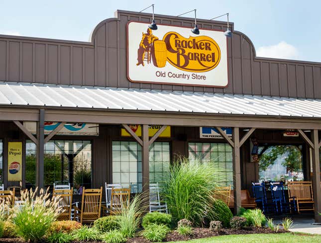 Image for article titled Cracker Barrel Booth Really Missed Moron’s Giant Ass