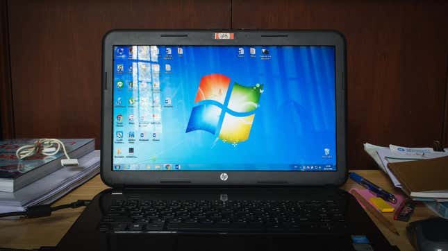 Imagen para el artículo titulado Los ataques ya han empezado: actualiza tu viejo PC con Windows 7 o Windows Server cuanto antes