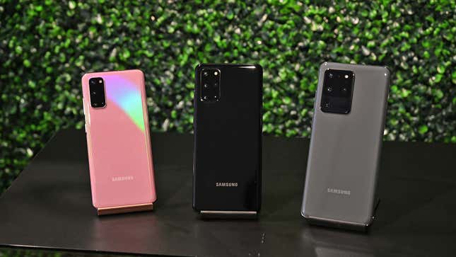 From left to right: The Galaxy S20 in Cloud Pink, the Galaxy S20+ in Cosmic Black, and the Galaxy S20 Ultra in Cosmic Gray.