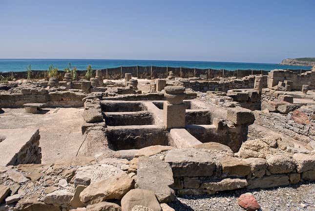 Ruinas de una antigua factoría de garo en Baelo Claudio (Cádiz, España)