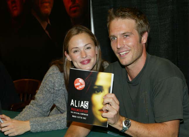 Image for article titled Let&#39;s Recall Some Celebrity Book Signings