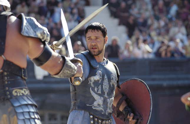 Imagen para el artículo titulado 20 años de Gladiator: la "casi" mutilación Russell Crowe y otras curiosidades de un rodaje caótico