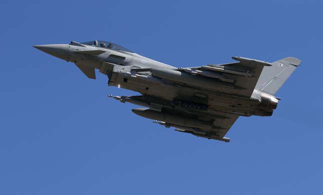 El Typhoon es uno de los cazas utilizados actualmente por la Real Fuerza Aérea británica.