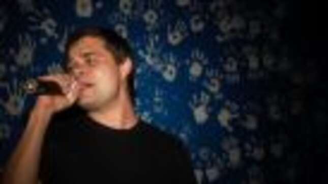 Imagen para el artículo titulado Un hombre termina en urgencias con los pulmones colapsados después de un maratón de karaoke