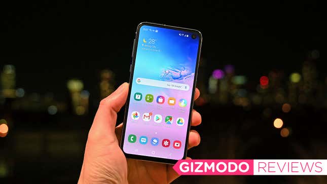 Image for article titled Samsung Galaxy S10e Review: Cheaper, Smaller, Just Right